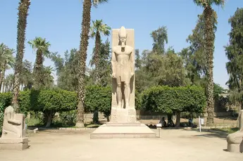 Privater Tagesausflug von Hurghada nach Sakkara, dem Serapeum & Dahschur photo