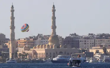 parasailing hurghada photo