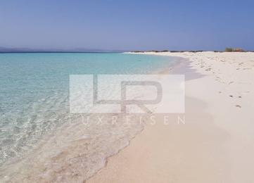 Utopia Island - a paradise for snorkelers photo